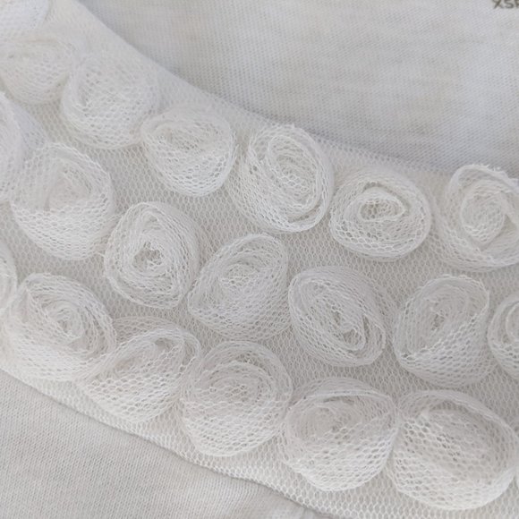 Ann Taylor LOFT white top with rosette detail - Picture 6 of 13